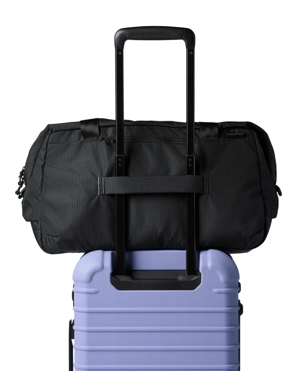 Viaje 35L Travel Duffel - Image 4